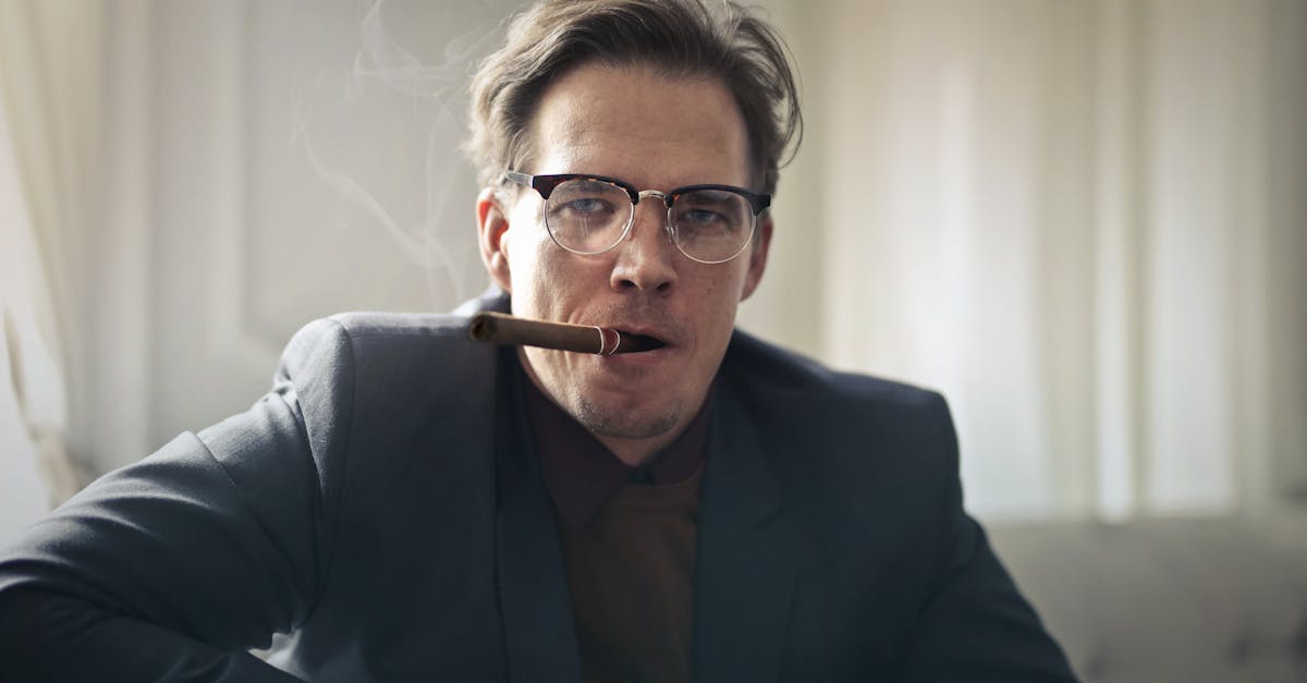 découvrez l'univers du cigare : histoire, fabrication, conseils de dégustation et sélection des meilleurs cigares pour amateurs et connaisseurs.