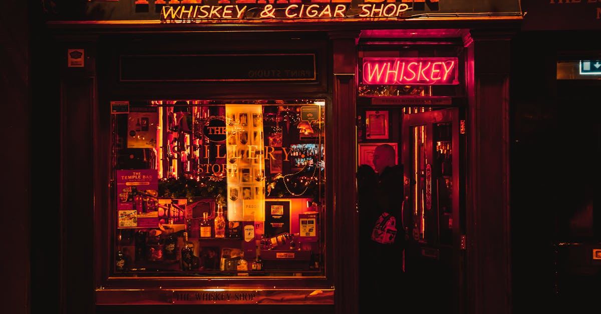 découvrez l'univers du cigare : conseils pour choisir, conserver et déguster les meilleurs cigares, ainsi que des astuces pour apprécier pleinement votre expérience.