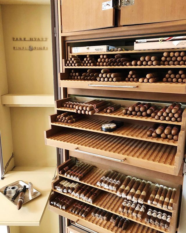 découvrez les meilleurs magasins de cigares à versailles pour trouver une sélection exceptionnelle de cigares rares et accessoires de qualité.
