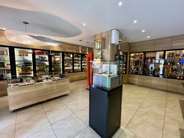 découvrez notre sélection exclusive de cigares à cannes 06400. profitez des meilleurs arômes et saveurs pour une expérience authentique et raffinée.