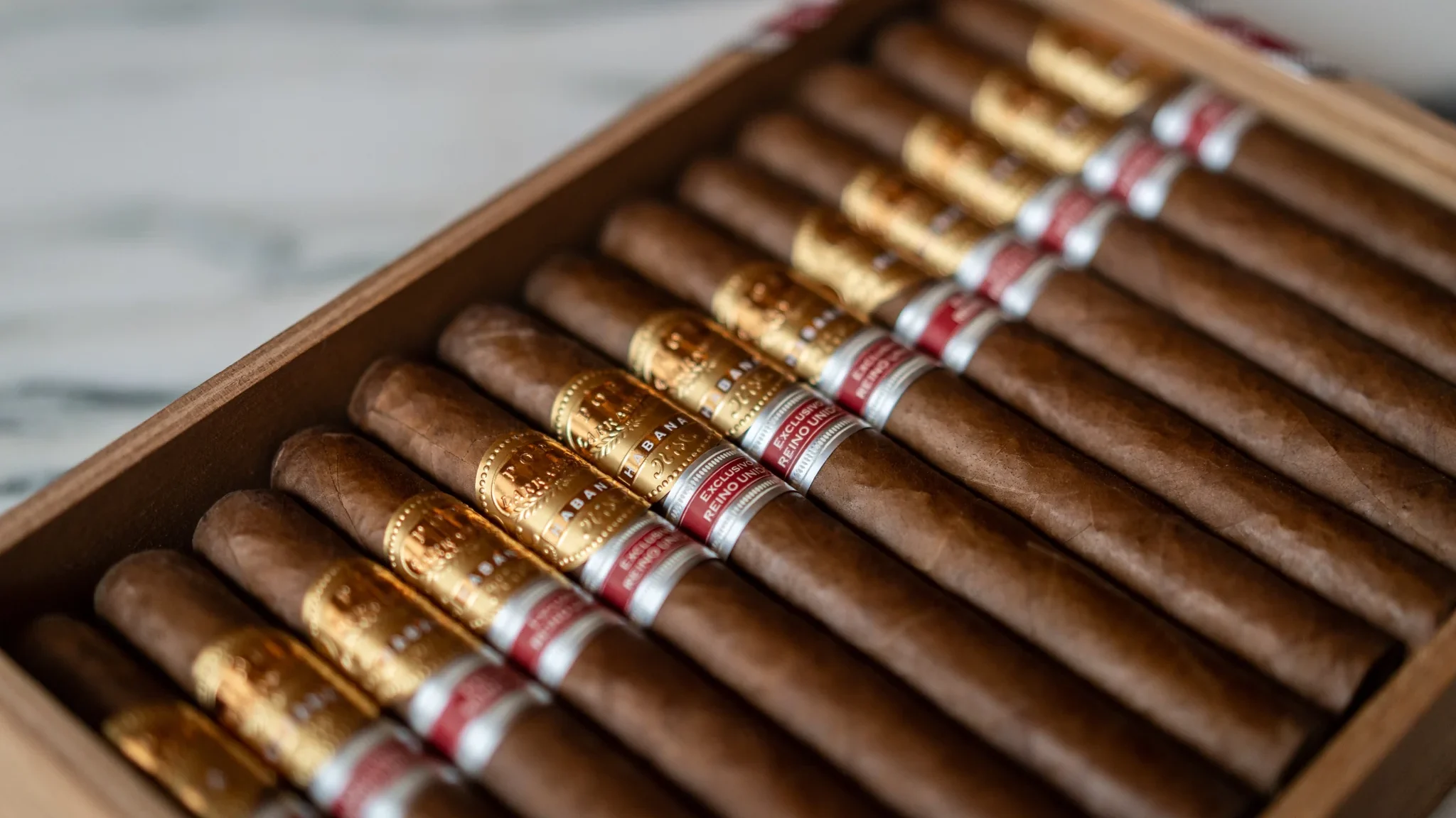 découvrez notre sélection exclusive de cigares de qualité supérieure, alliant tradition et saveur pour les amateurs exigeants.