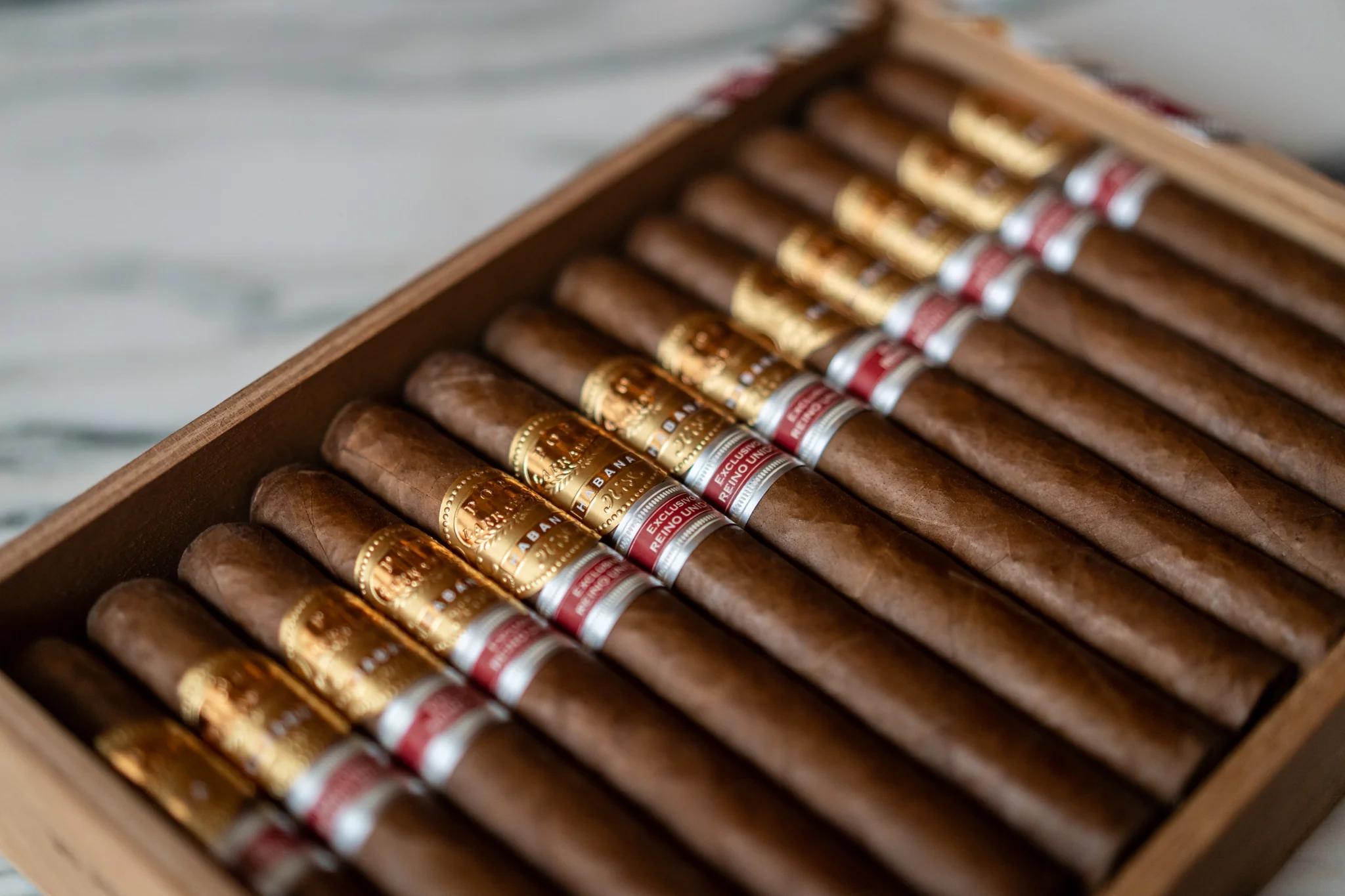découvrez notre sélection exclusive de cigares de qualité supérieure, pour les amateurs et les connaisseurs. profitez d'une expérience unique et raffinée à chaque bouffée.