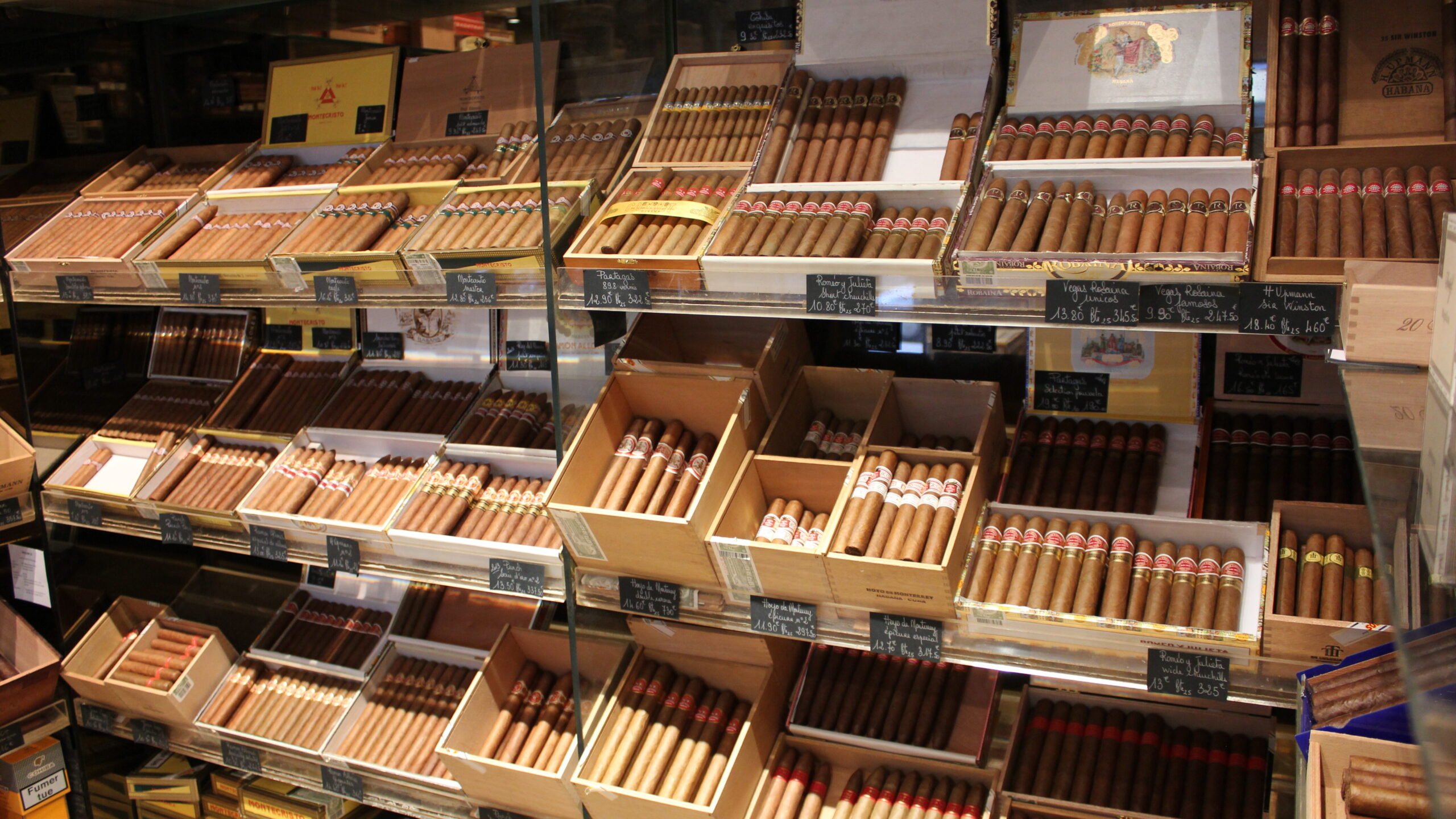 découvrez notre sélection de cigares de qualité à narbonne, pour une expérience authentique et raffinée. profitez des meilleurs arômes et saveurs.