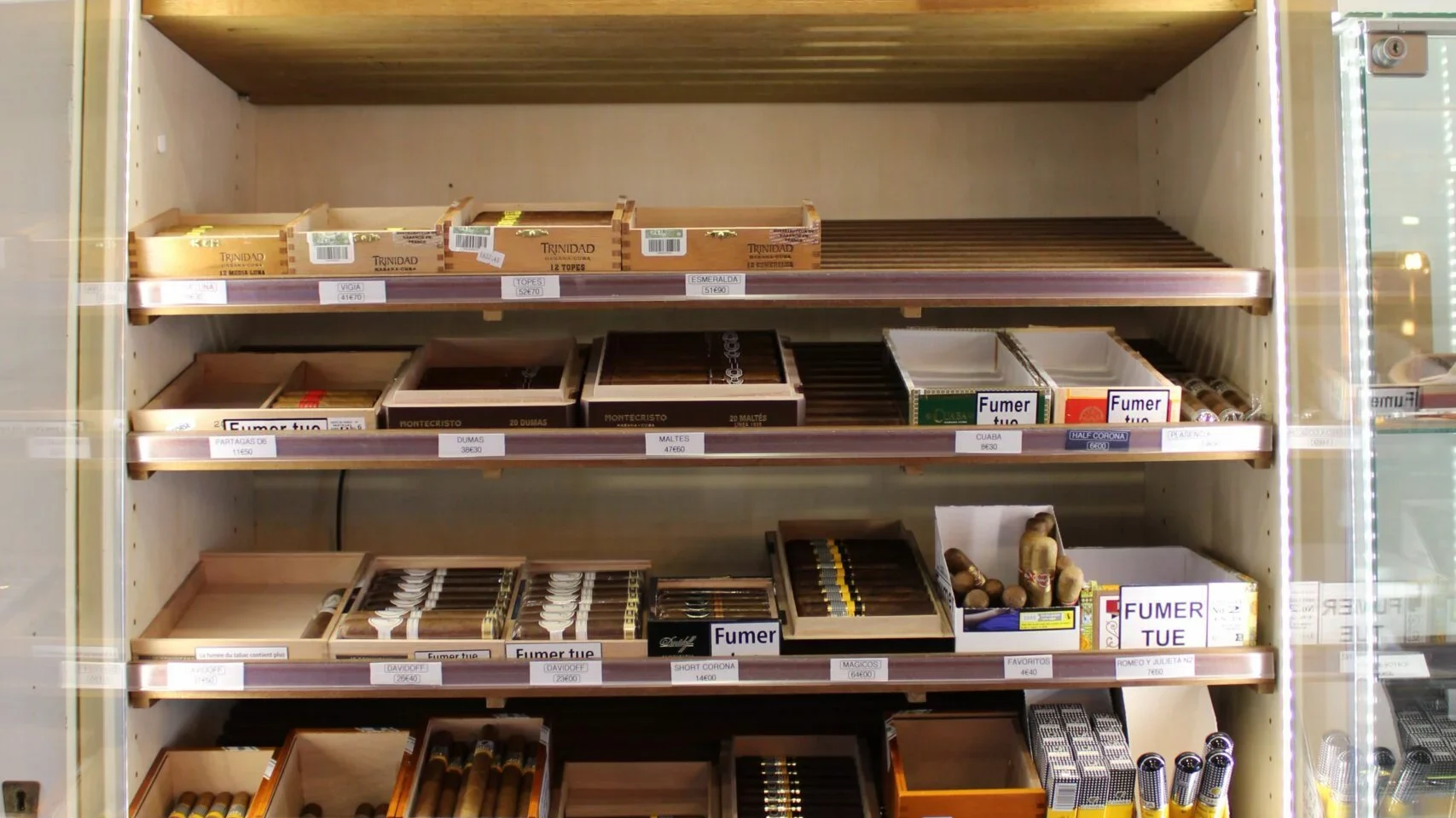 découvrez notre sélection de cigares à corbeil-essonnes, offrant qualité et authenticité pour les amateurs de sensations raffinées.